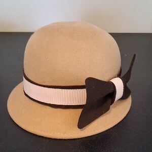 Vintage Magid Wool Felt Beige Cloche Hat With Side Bow